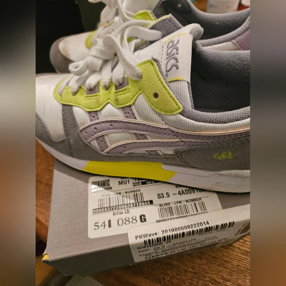 ASICS - Picture 1 of 1